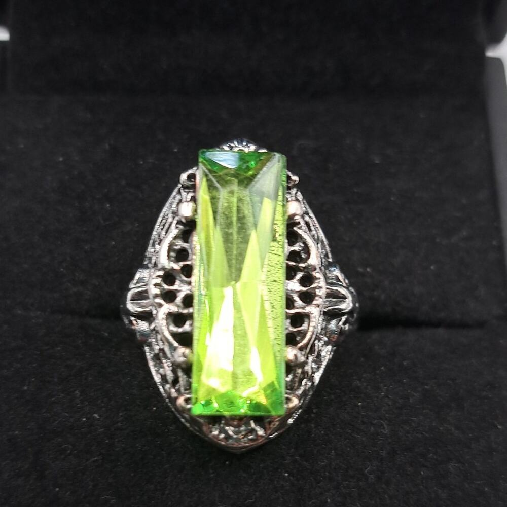 Green Peridot Silver Fashion Size 6 Ring